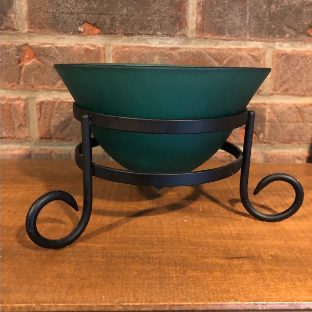 Decorative bowl and stand.